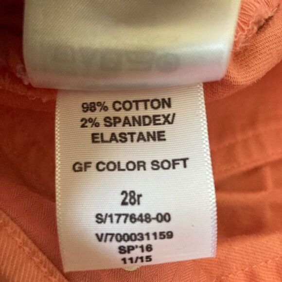 GAP 1969 girlfriend cropped jeans color is Soft - Picture 10 of 10